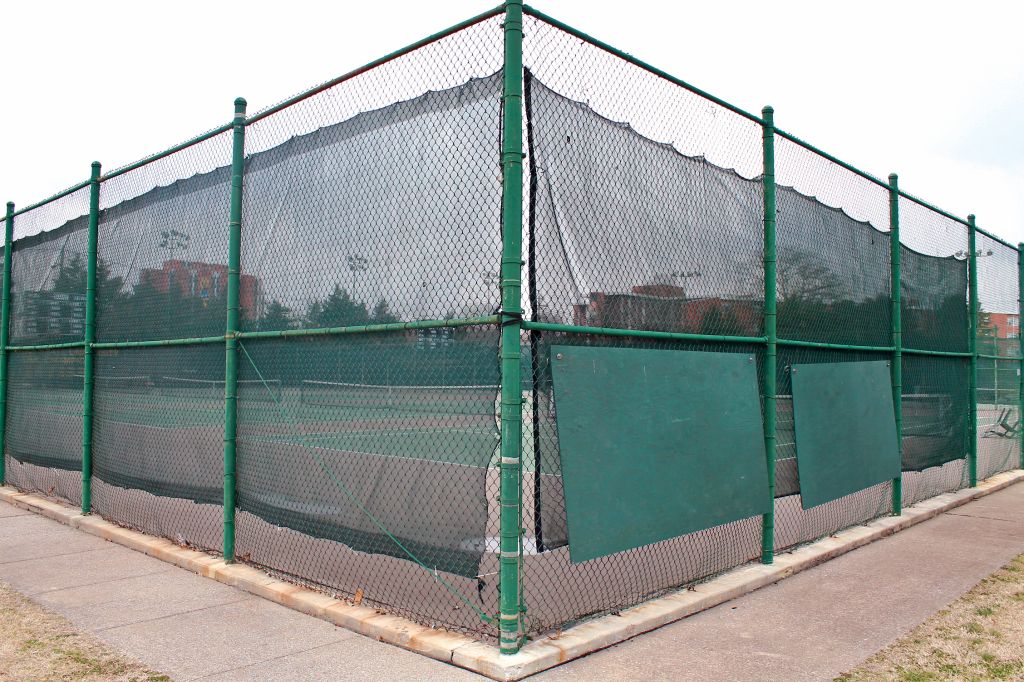 Jenny Rohl/The News A student, who chose to remain anonymous, was electrically shocked by the fence at the Bill Purcell Tennis Courts.