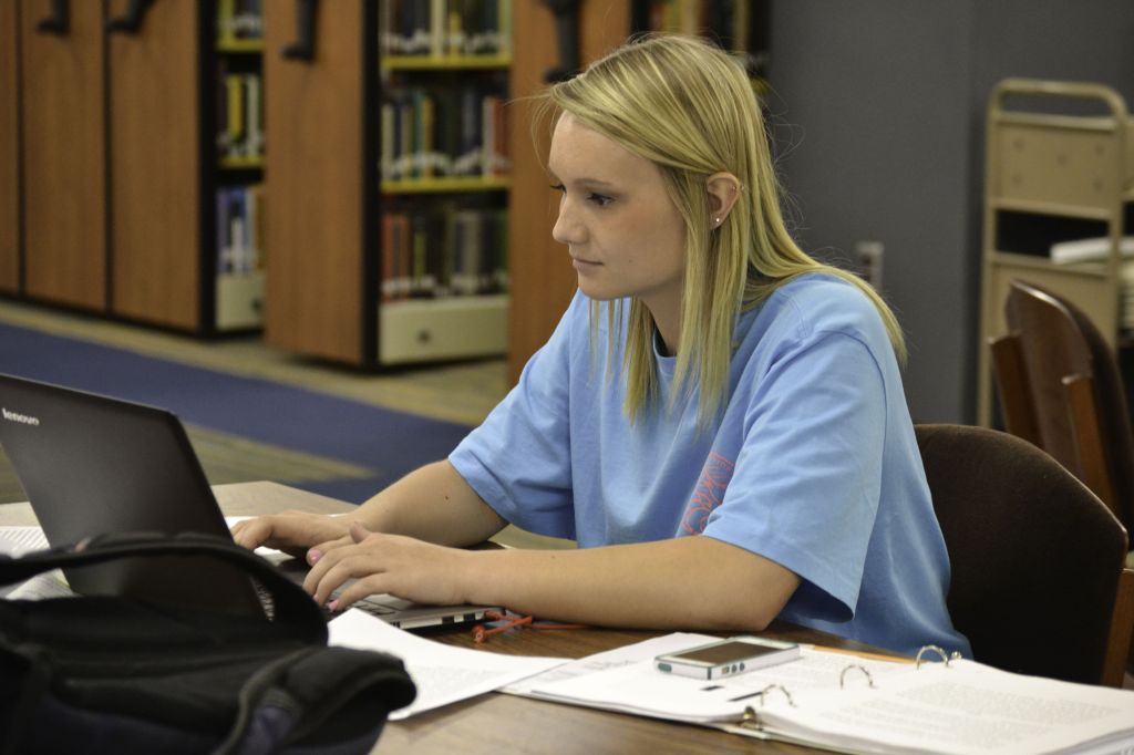 Megan Godby/The News Libby Menz, freshman from Sikeston, Mo., studies in Waterfield Library.