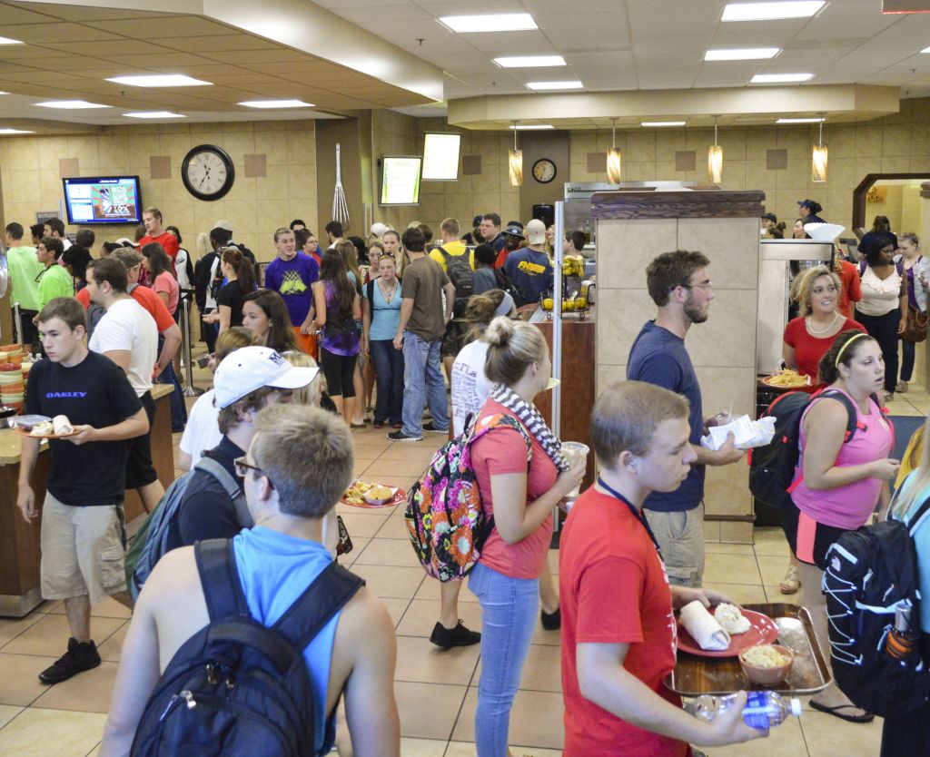 Hannah Fowl/The News Students wait in long lines to get food and checkout during the T-Room’s peak lunch hours.