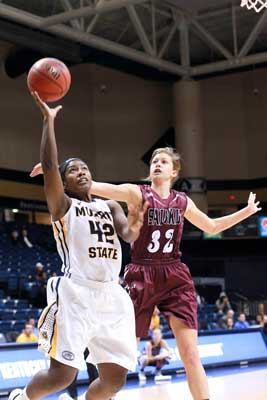 Jenny Rohl/The News Senior forward and guard Jashae Lee attempts a layup during their December 2 game against the Southern Illinois University Carbondale Salukis. The Racers lost 70-57.