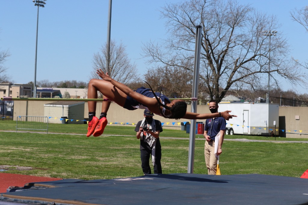 Racers take first place, relay teams dazzle at Margaret Simmons Invite - Vimarsana News